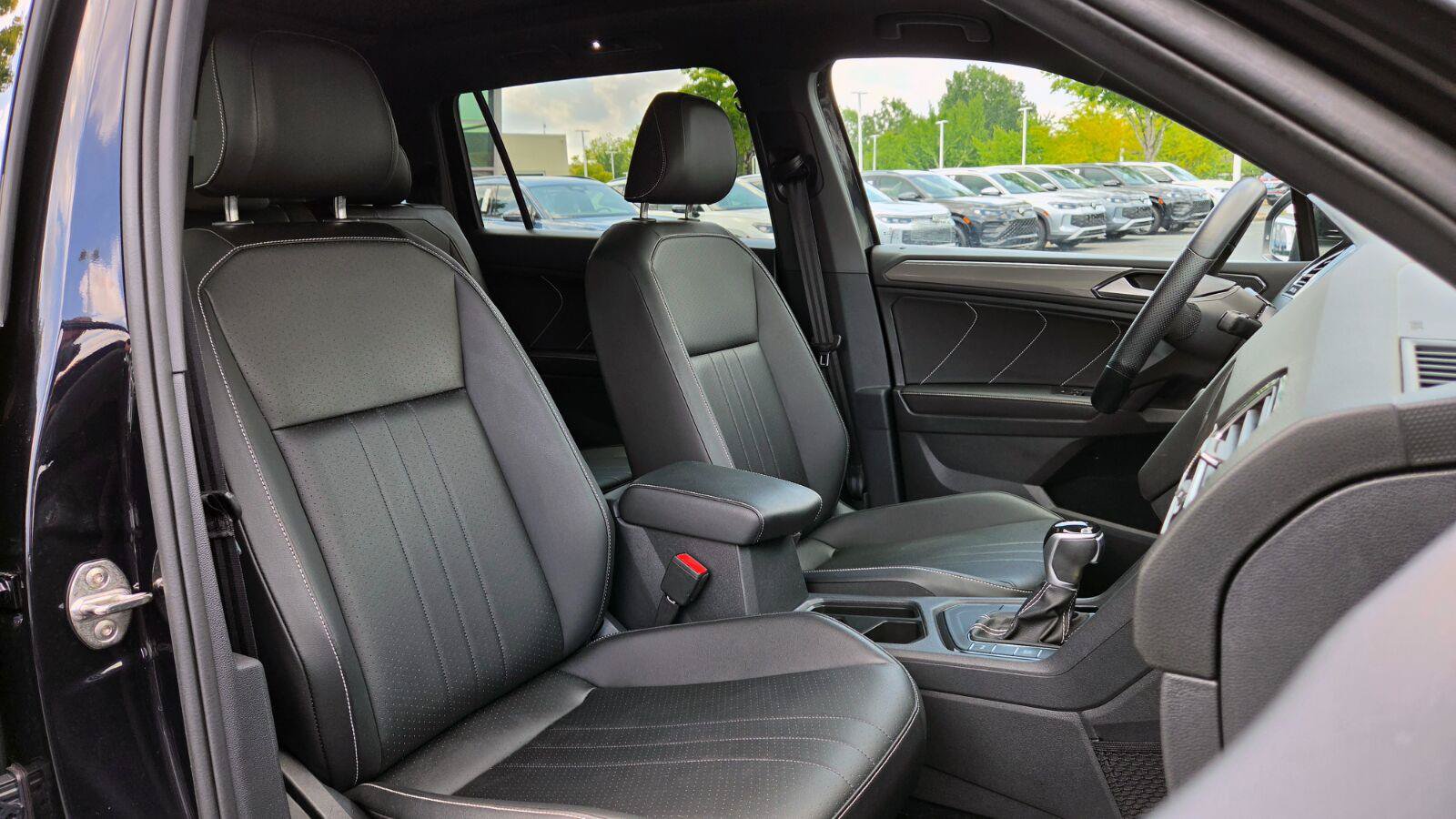 Used 2023 Volkswagen Tiguan SE R-Line FWD image 52