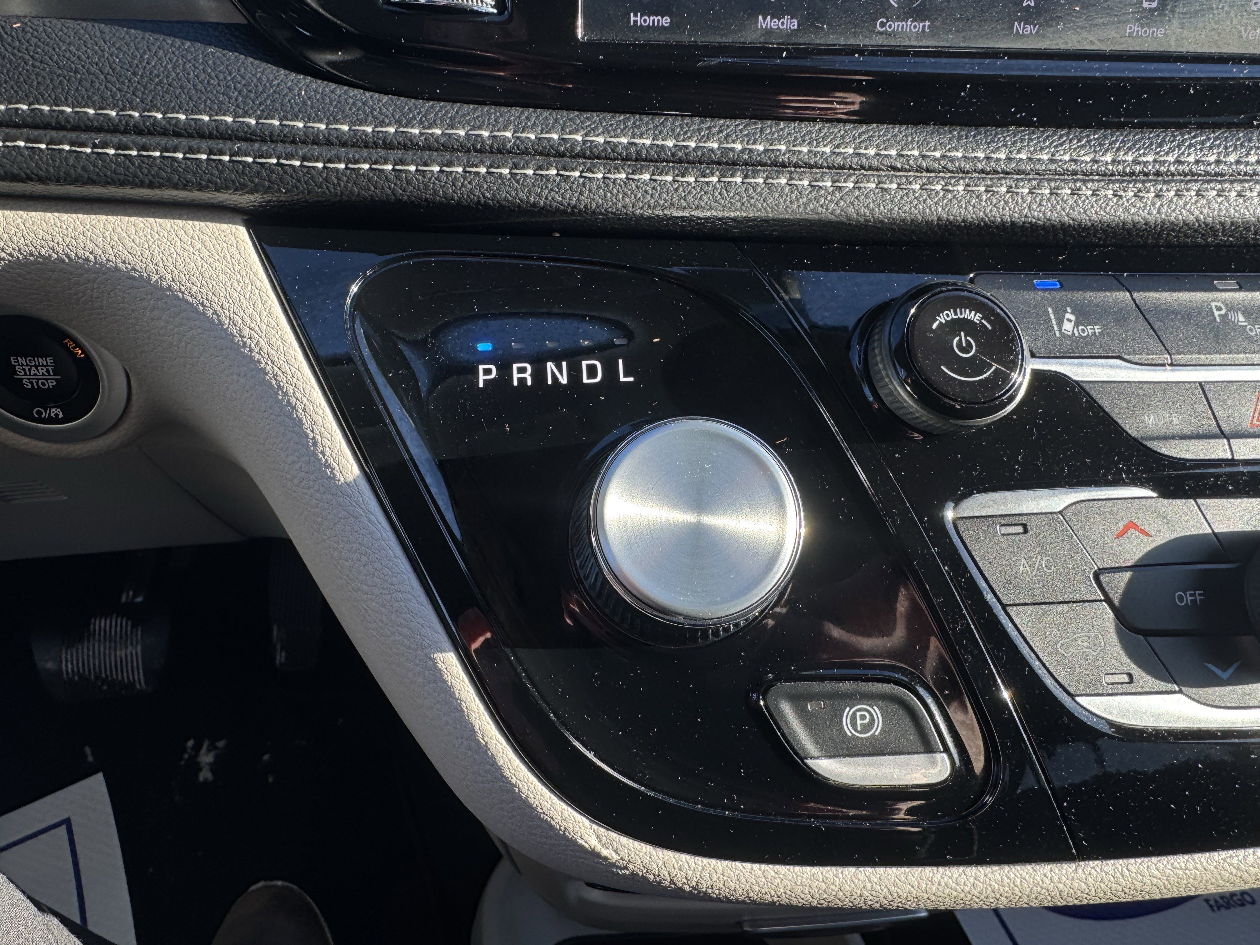 Used 2024 Chrysler Pacifica Select image 17