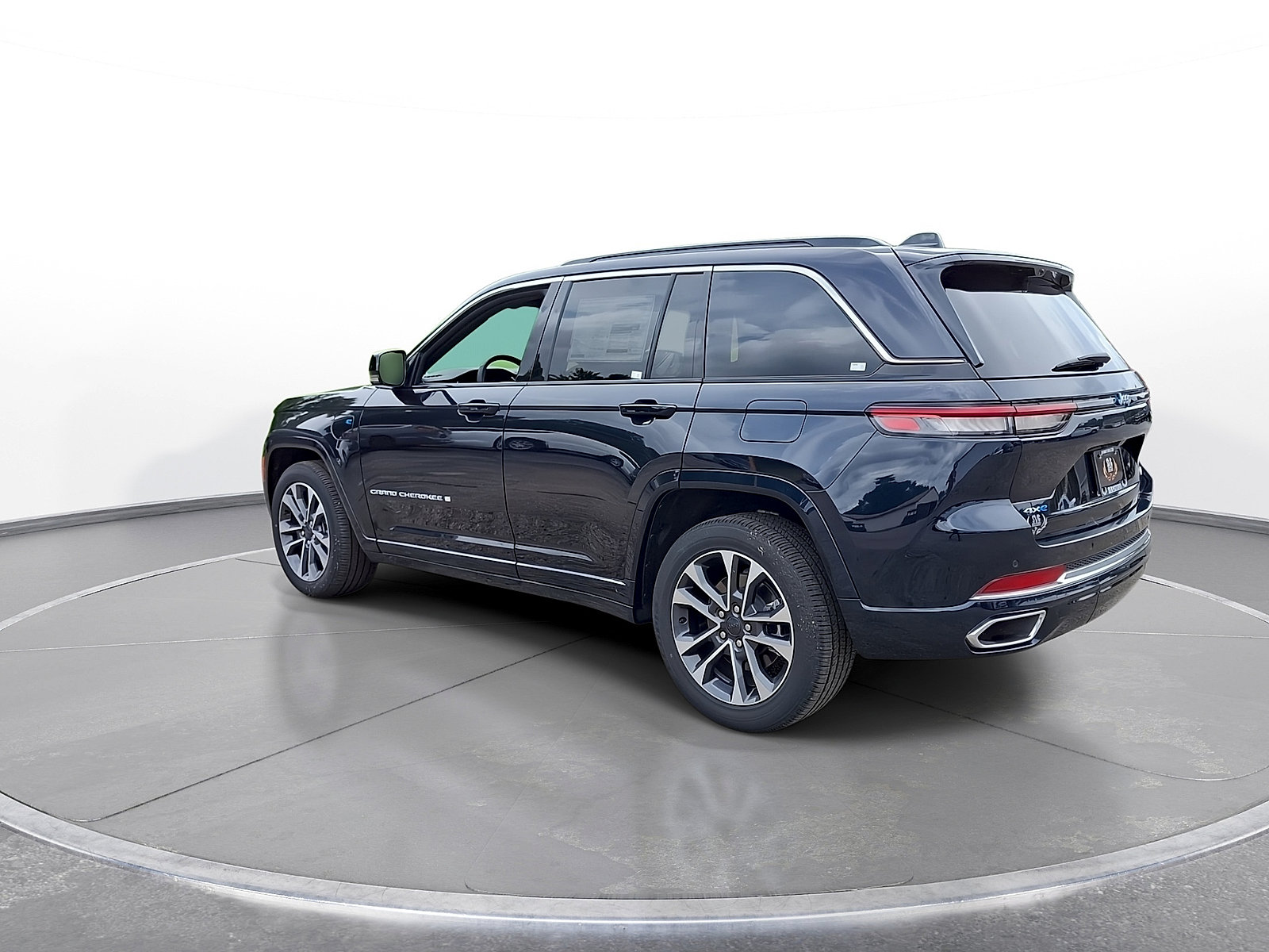 New 2024 Jeep Grand Cherokee Overland w/ Luxury Tech Group IV AWD/4WD image 6