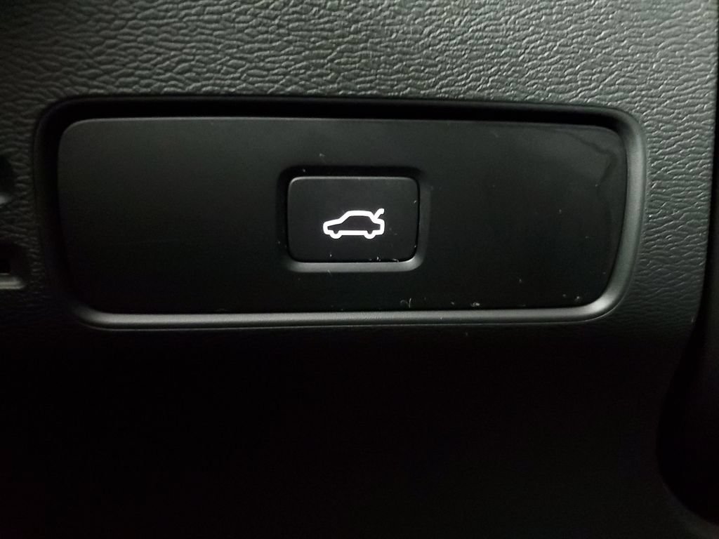 Certified 2024 Volvo XC40 B5 Ultimate w/ Protection Package Premier AWD/4WD image 38