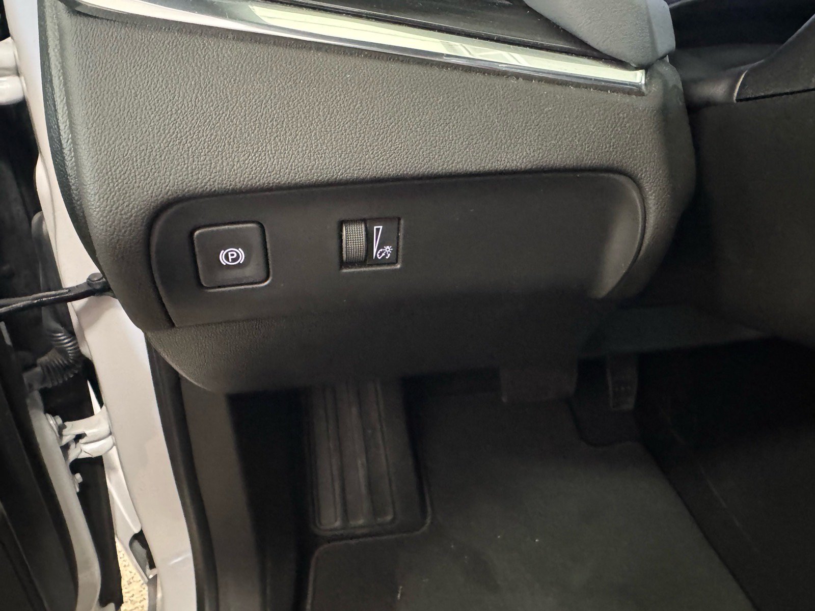 Certified 2024 Buick Enclave Essence w/ Experience Buick Package AWD/4WD image 19