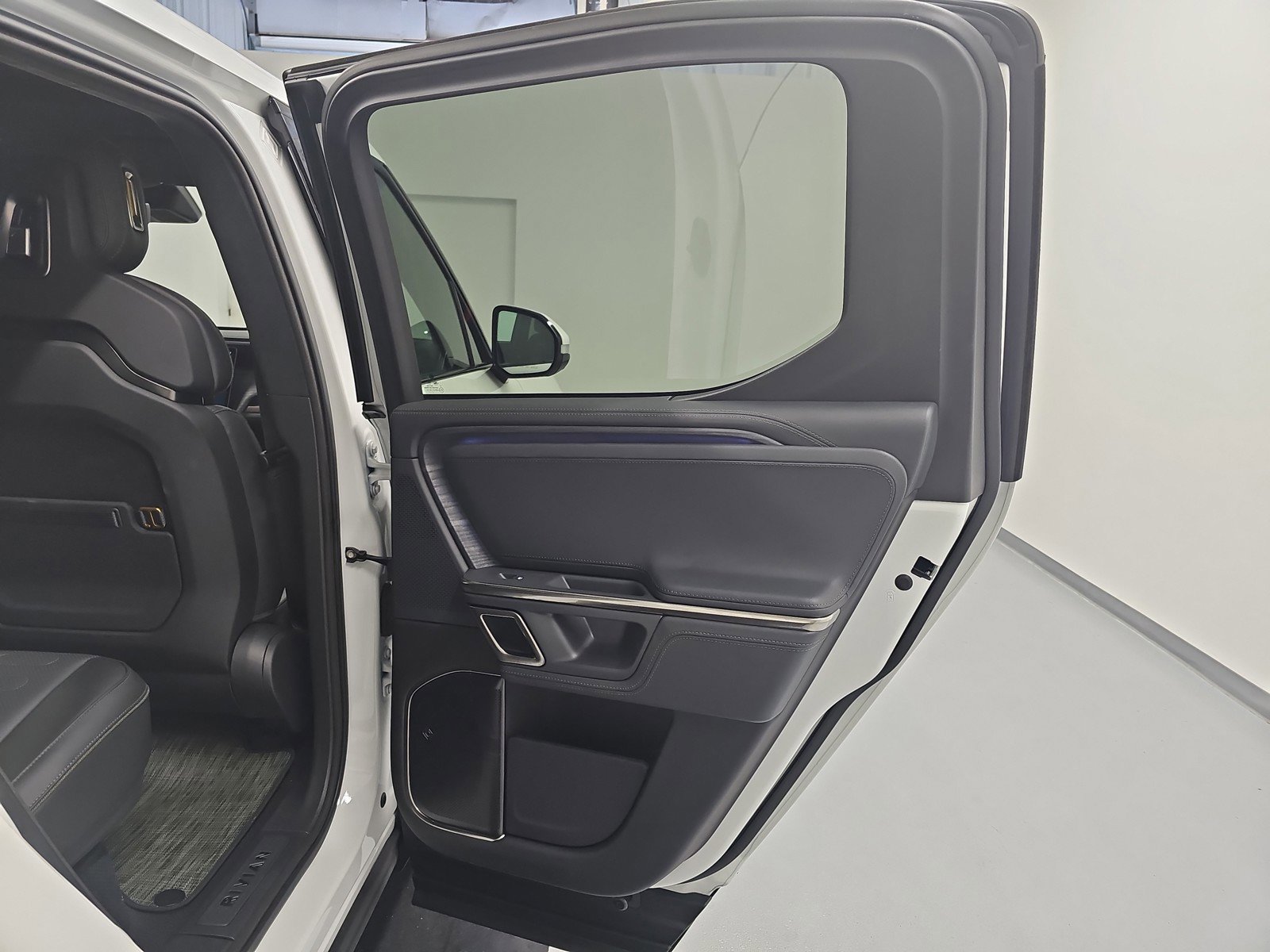Used 2024 Rivian R1T Adventure AWD/4WD image 19