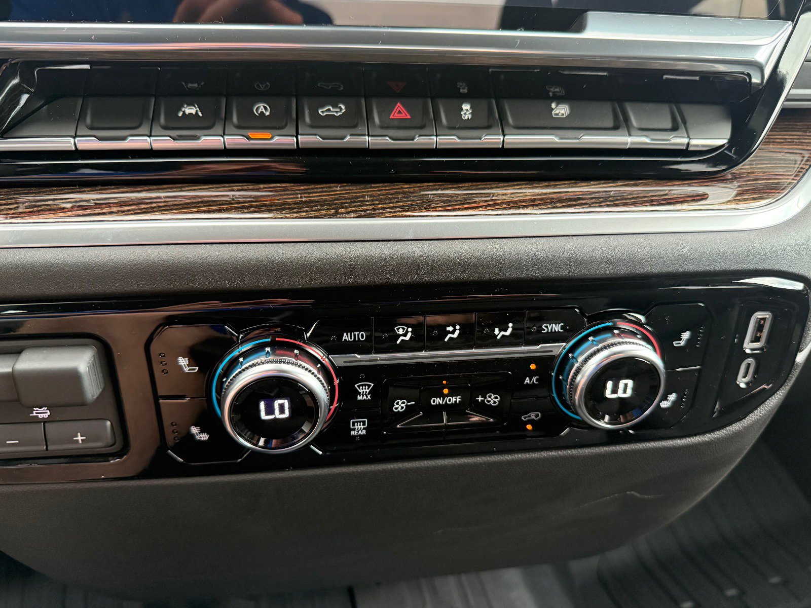 New 2026 GMC Sierra 1500 Elevation w/ LPO, Elevation Black Package image 22