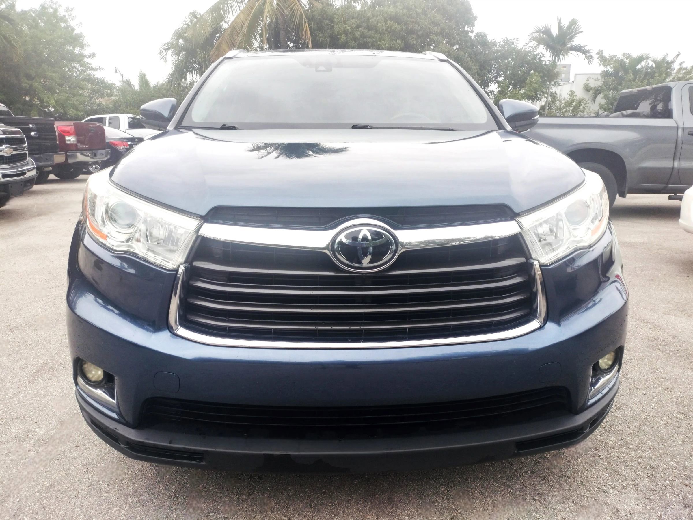 Used 2016 Toyota Highlander Limited Platinum image 2