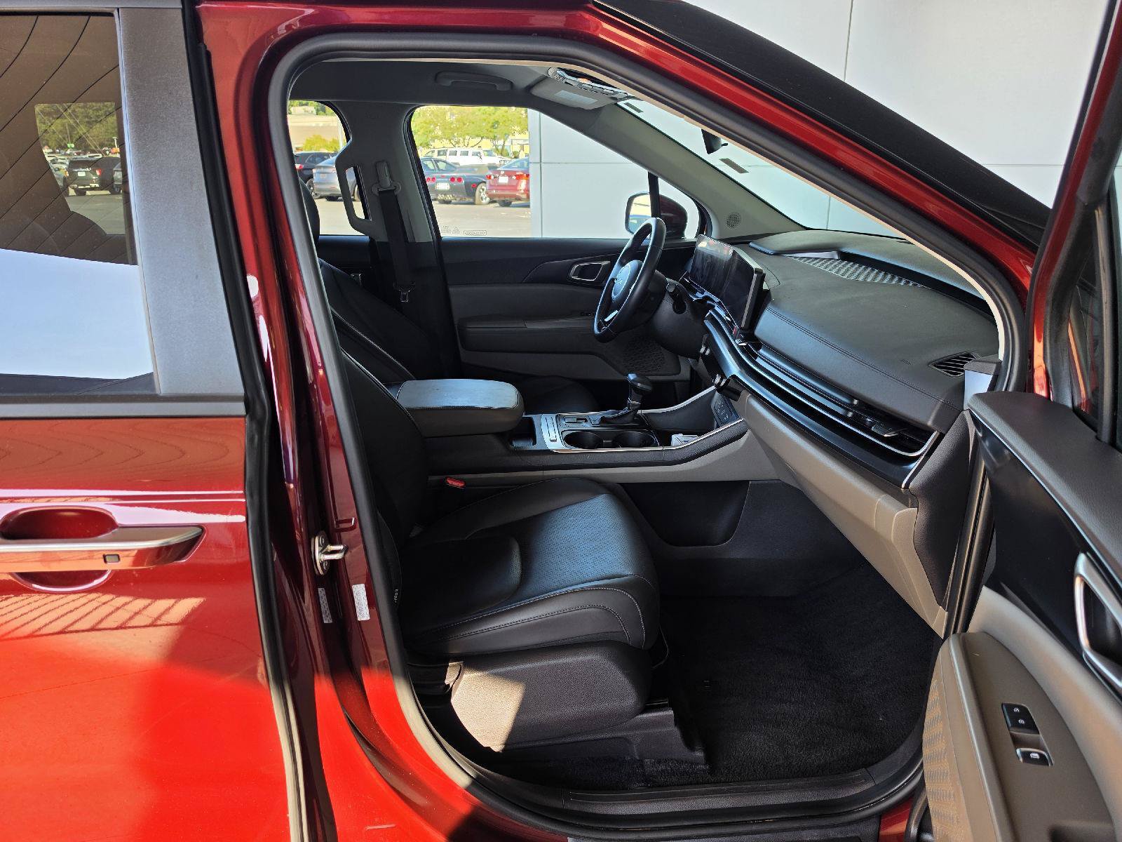 Used 2026 Kia Carnival FWD image 6