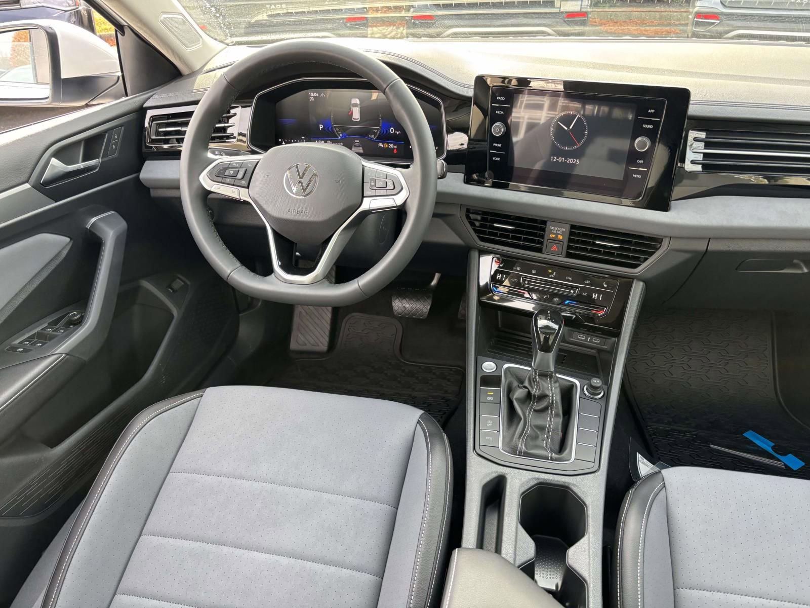 New 2026 Volkswagen Jetta SE FWD image 31