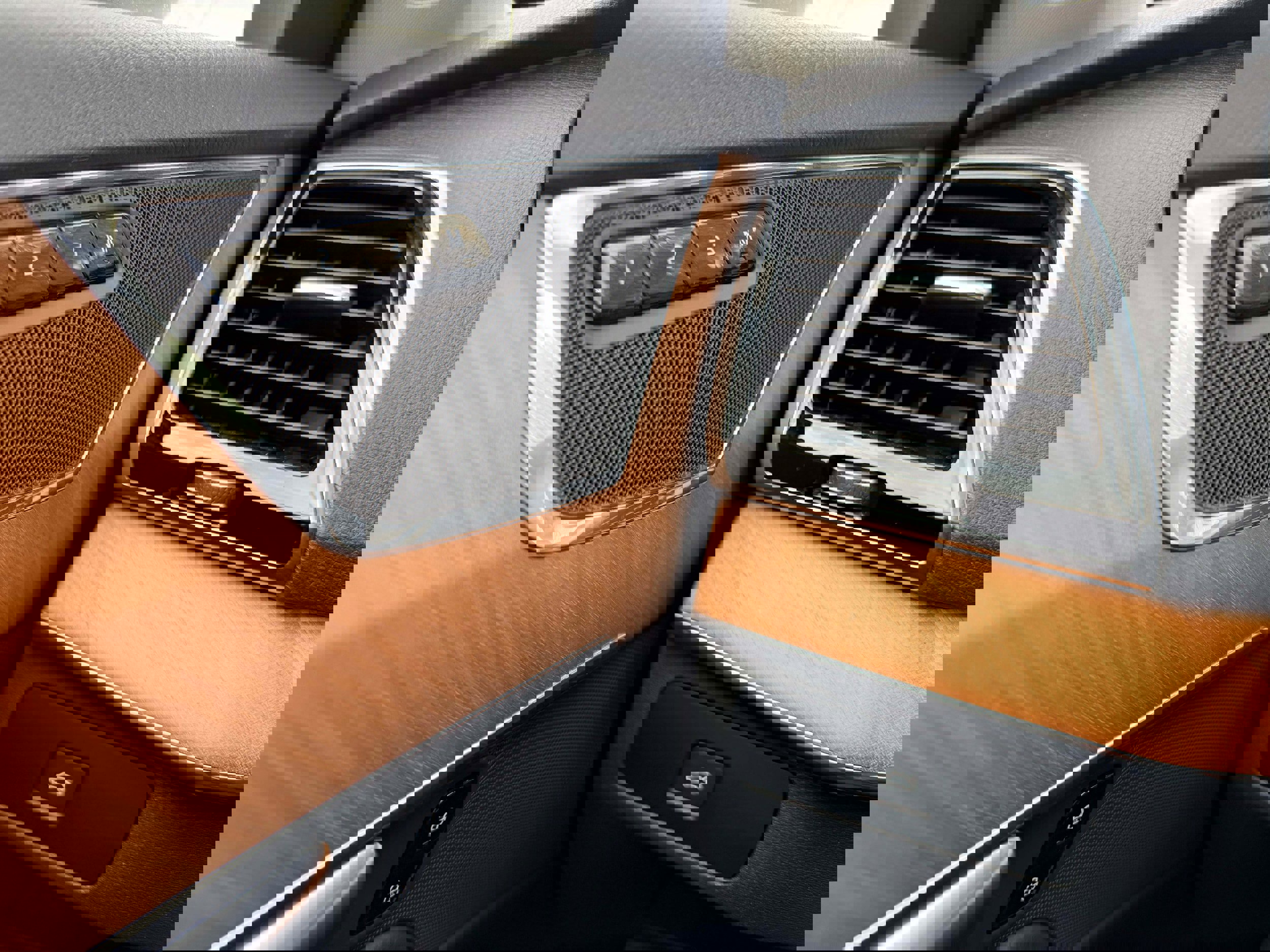 Certified 2025 Volvo XC90 B6 Ultra image 20