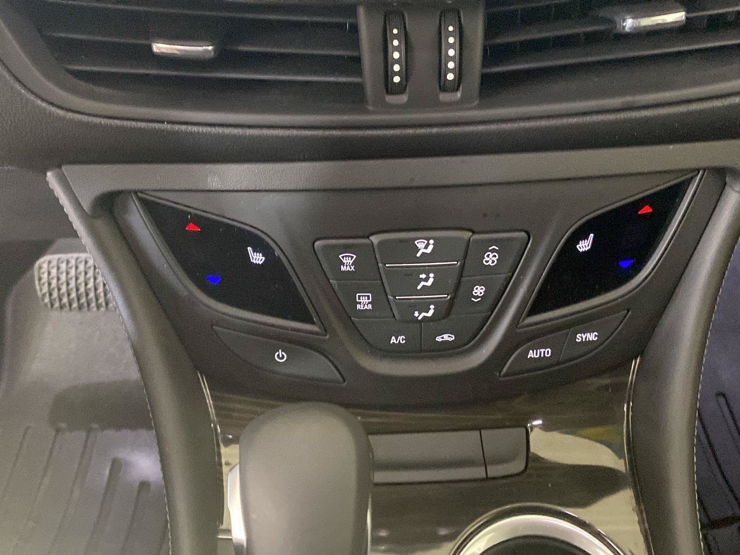 Used 2019 Buick Envision Essence AWD/4WD image 18
