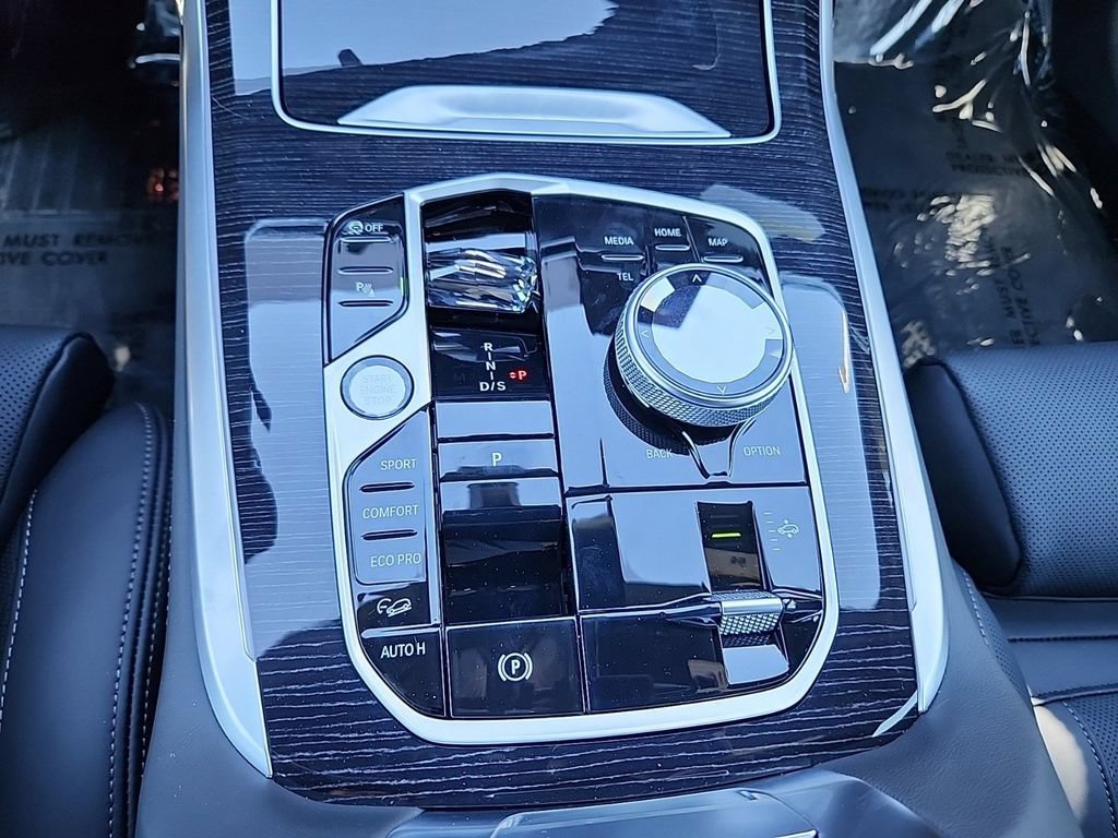 Certified 2025 BMW X7 M60i AWD/4WD image 38