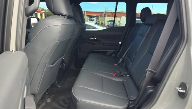 Used 2025 Lexus GX 550 image 11