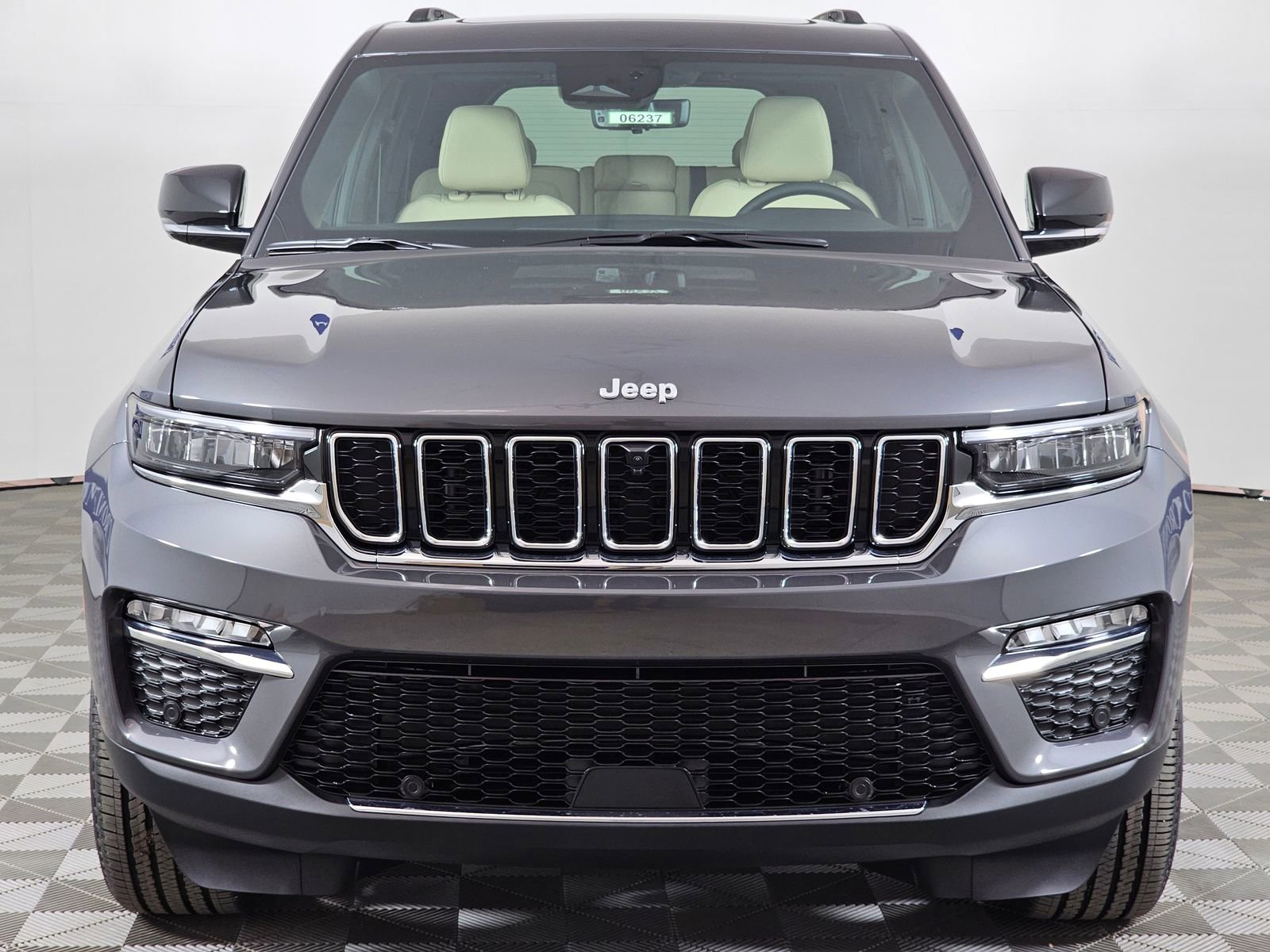 New 2025 Jeep Grand Cherokee Limited w/ Luxury Tech Group II image 9
