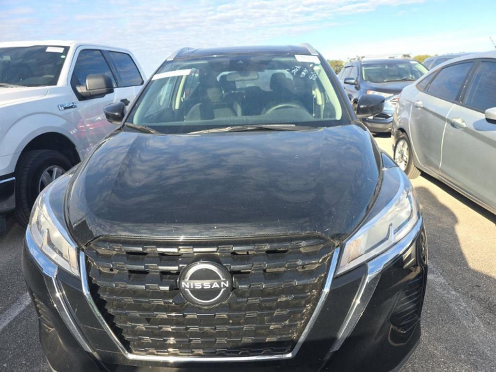 Used 2023 Nissan Kicks SV image 2