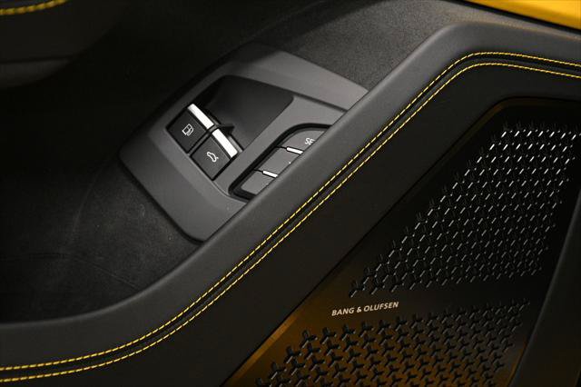 Used 2025 Lamborghini Urus SE AWD/4WD image 37