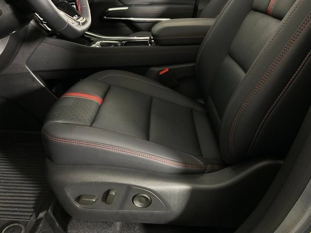 Used 2026 Chevrolet Traverse RS w/ LPO, Floor Liner Package FWD image 27