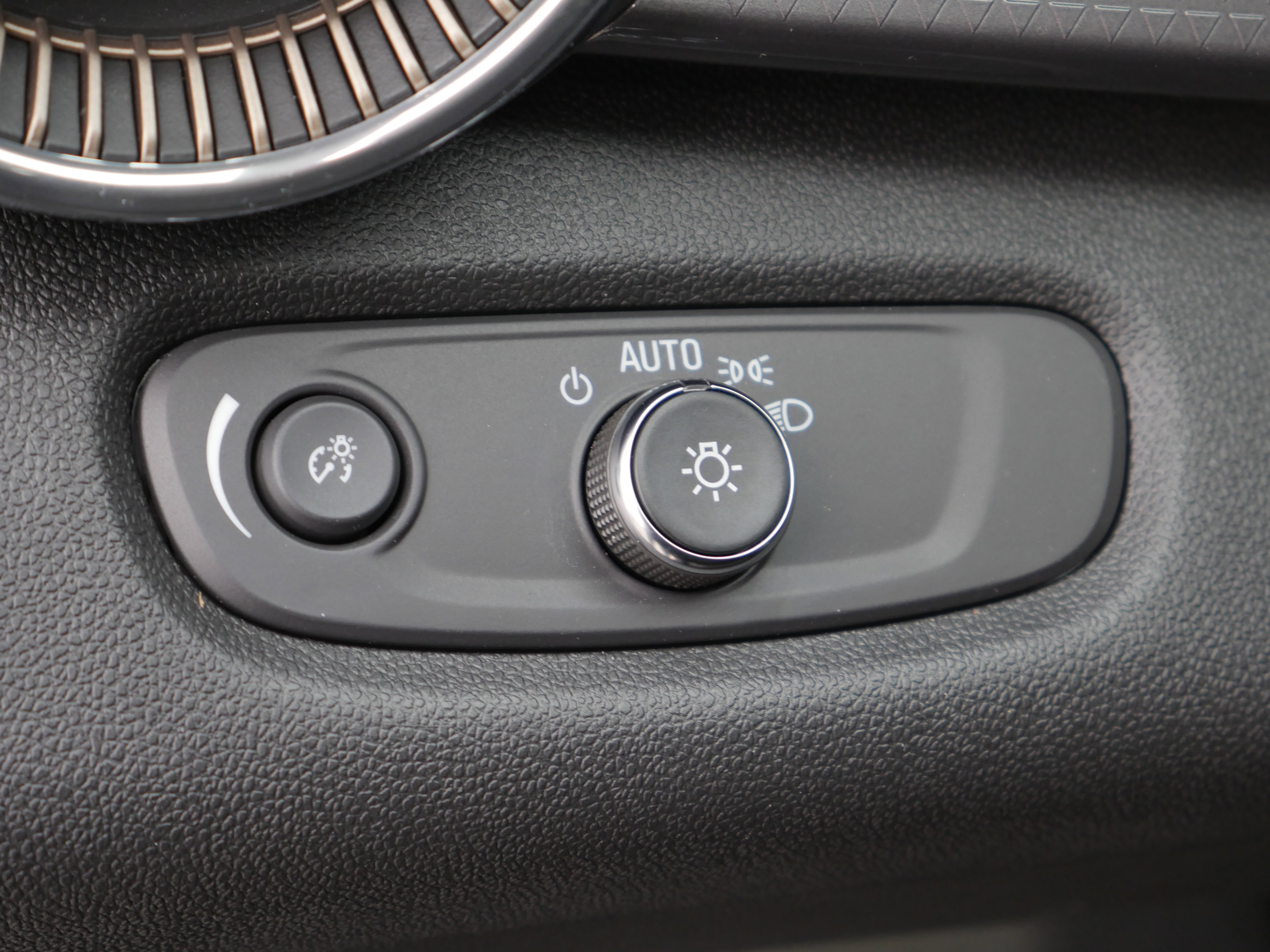 Used 2025 Chevrolet Trax ACTIV w/ Driver Confidence Package image 5