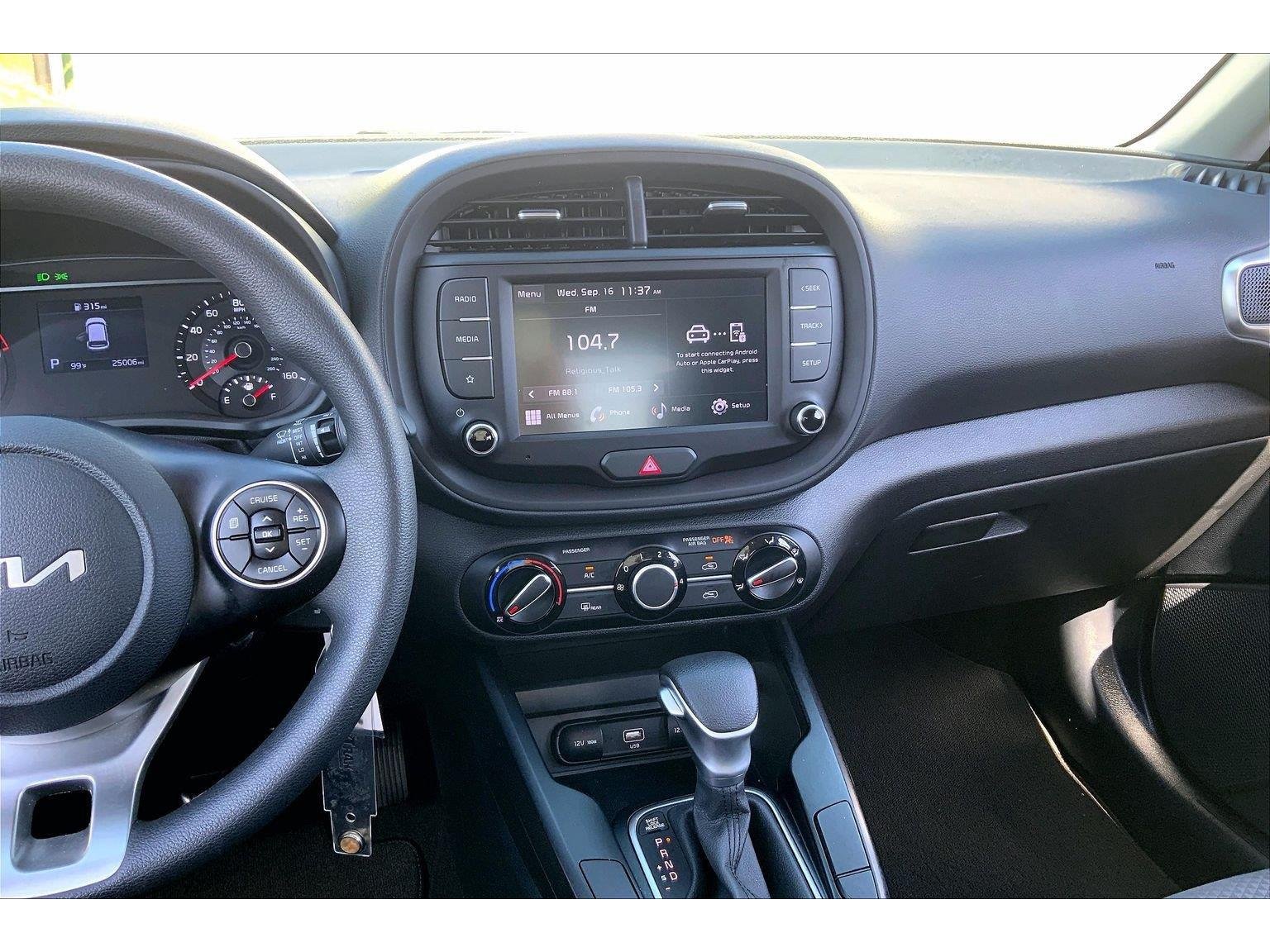 Used 2022 Kia Soul LX FWD image 6