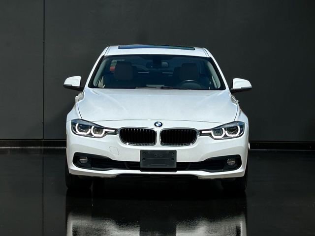 Used 2018 BMW 320i Sedan RWD image 2