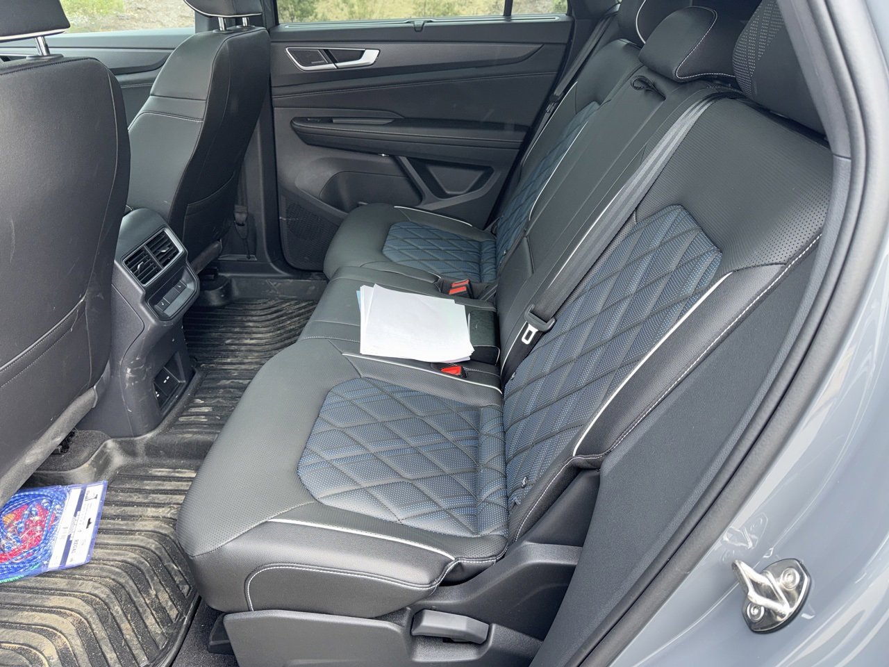 Used 2025 Volkswagen Atlas Cross Sport SEL Premium R-Line image 7