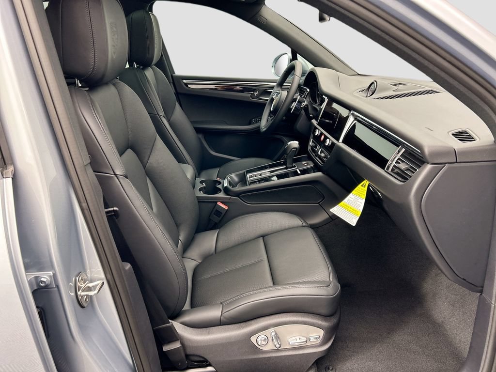Used 2026 Porsche Macan AWD/4WD image 22
