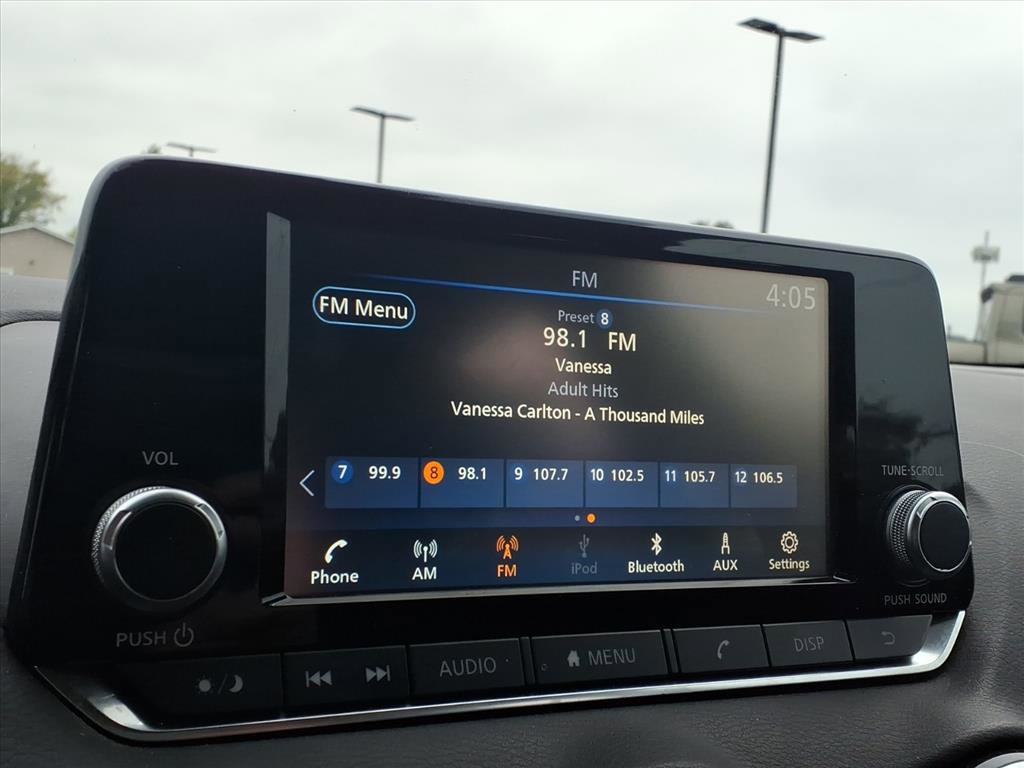 Used 2024 Nissan Sentra S image 5