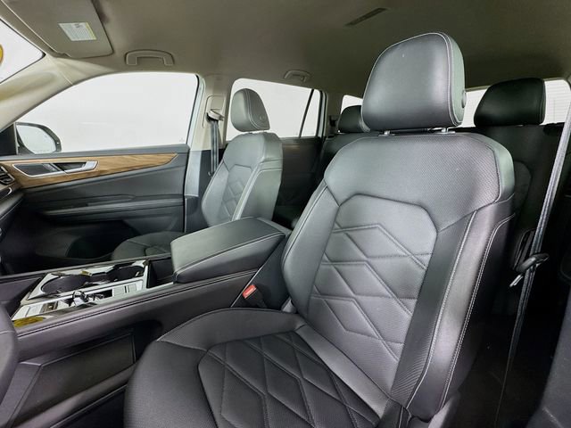 Used 2025 Volkswagen Atlas SE image 11