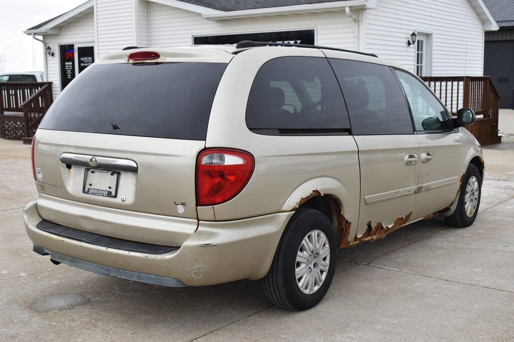 Used 2005 Chrysler Town & Country LX w/ Popular Equipment Group II image 3