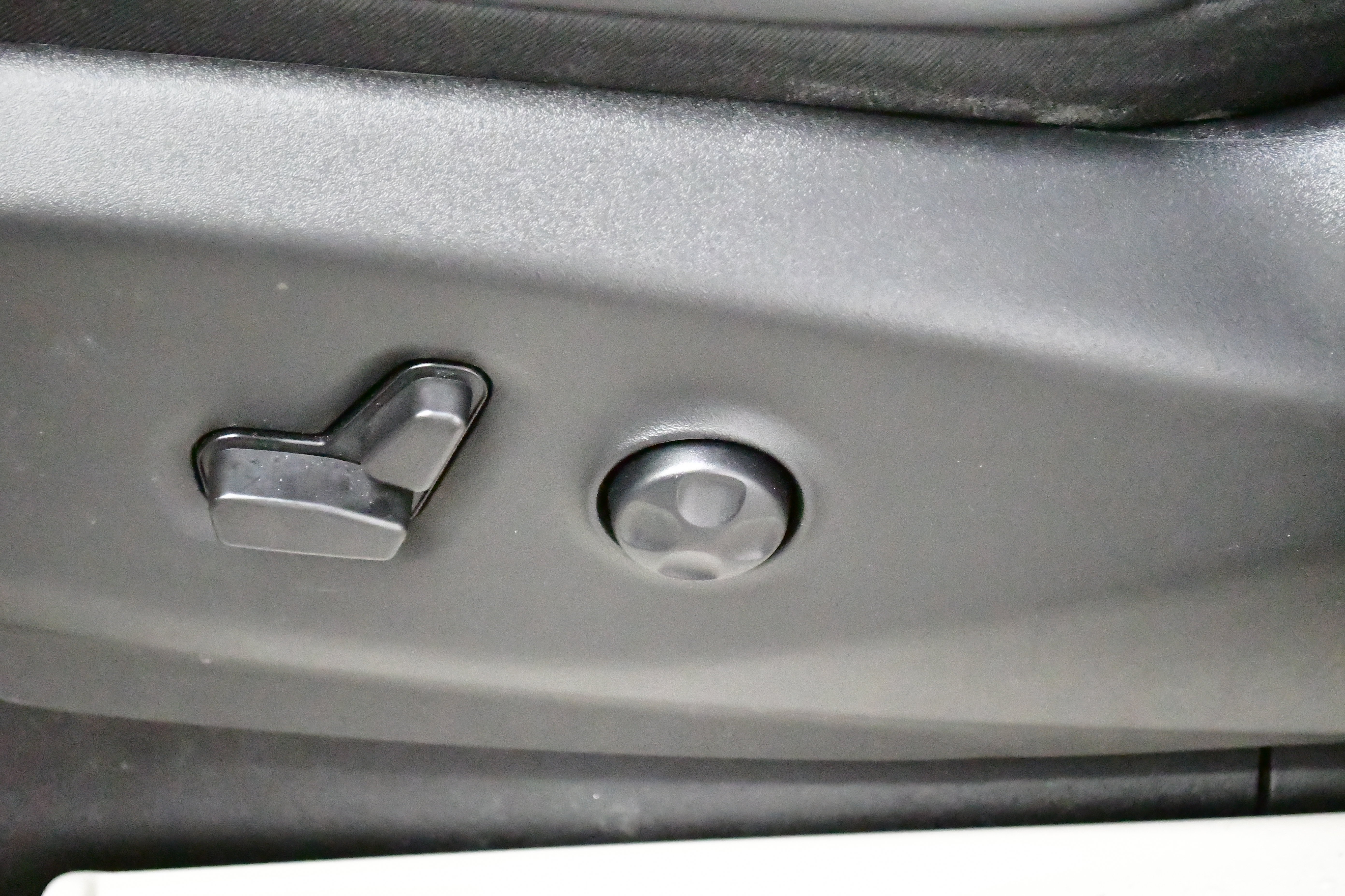 Used 2023 Chrysler Pacifica Touring-L w/ Uconnect Theater Family Group FWD image 16