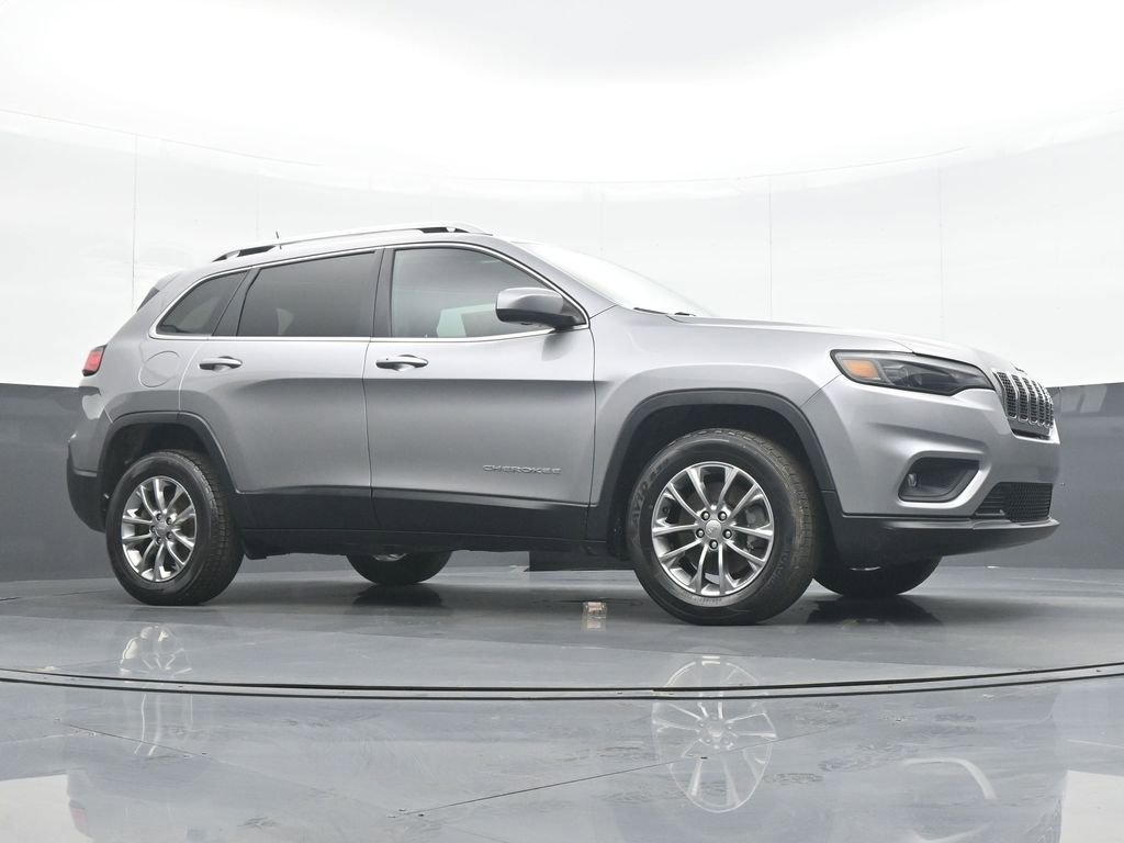 Used 2019 Jeep Cherokee Latitude Plus w/ Cold Weather Group image 32