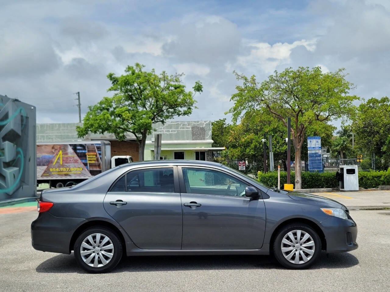 Used 2013 Toyota Corolla LE FWD image 5