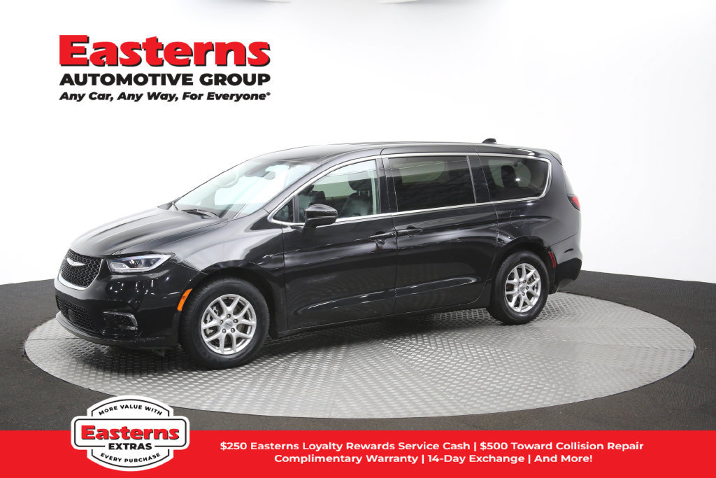 Used 2023 Chrysler Pacifica Touring-L FWD image 60