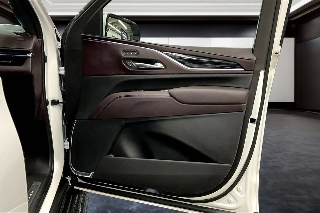 Certified 2023 Cadillac Escalade ESV V AWD/4WD image 29