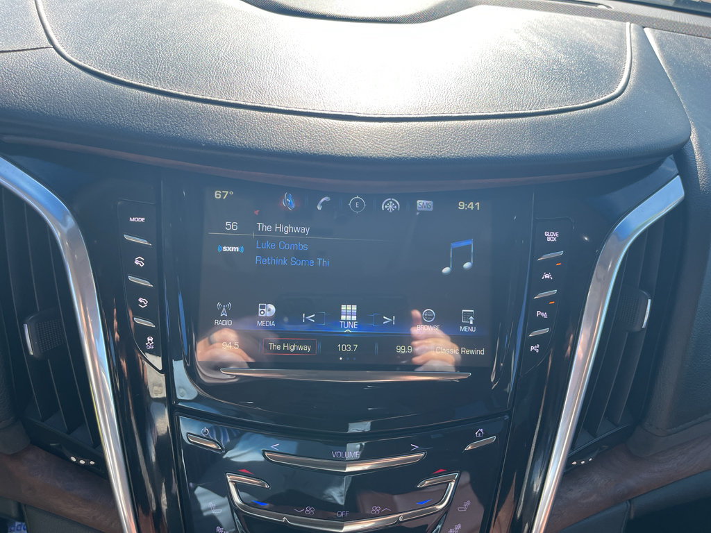 Used 2019 Cadillac Escalade Premium Luxury AWD/4WD image 23