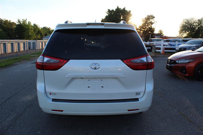 Used 2020 Toyota Sienna XLE AWD/4WD image 6