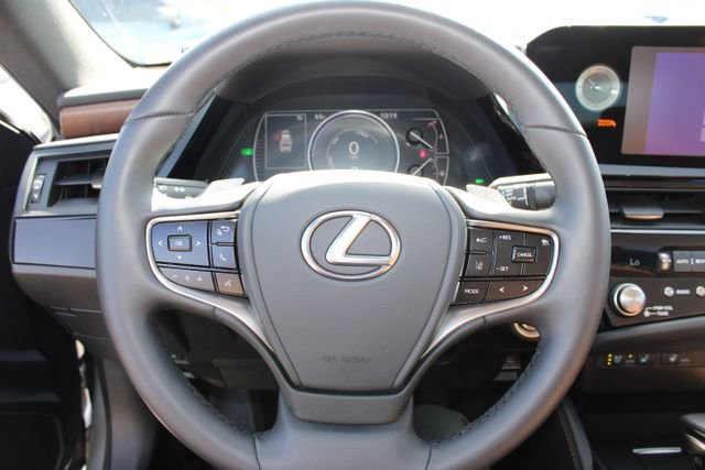 Certified 2025 Lexus ES 300h w/ Premium Package FWD image 16