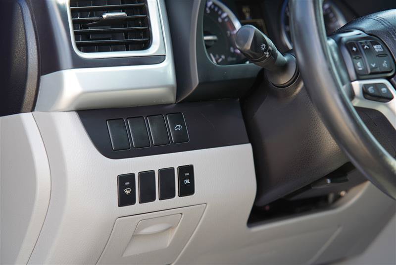 Used 2015 Toyota Highlander XLE FWD image 48