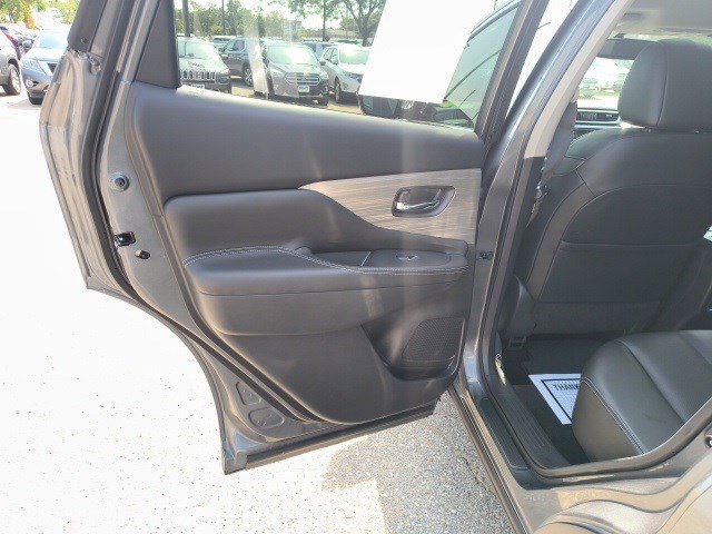 Used 2018 Nissan Murano Platinum w/ Cargo Package image 13