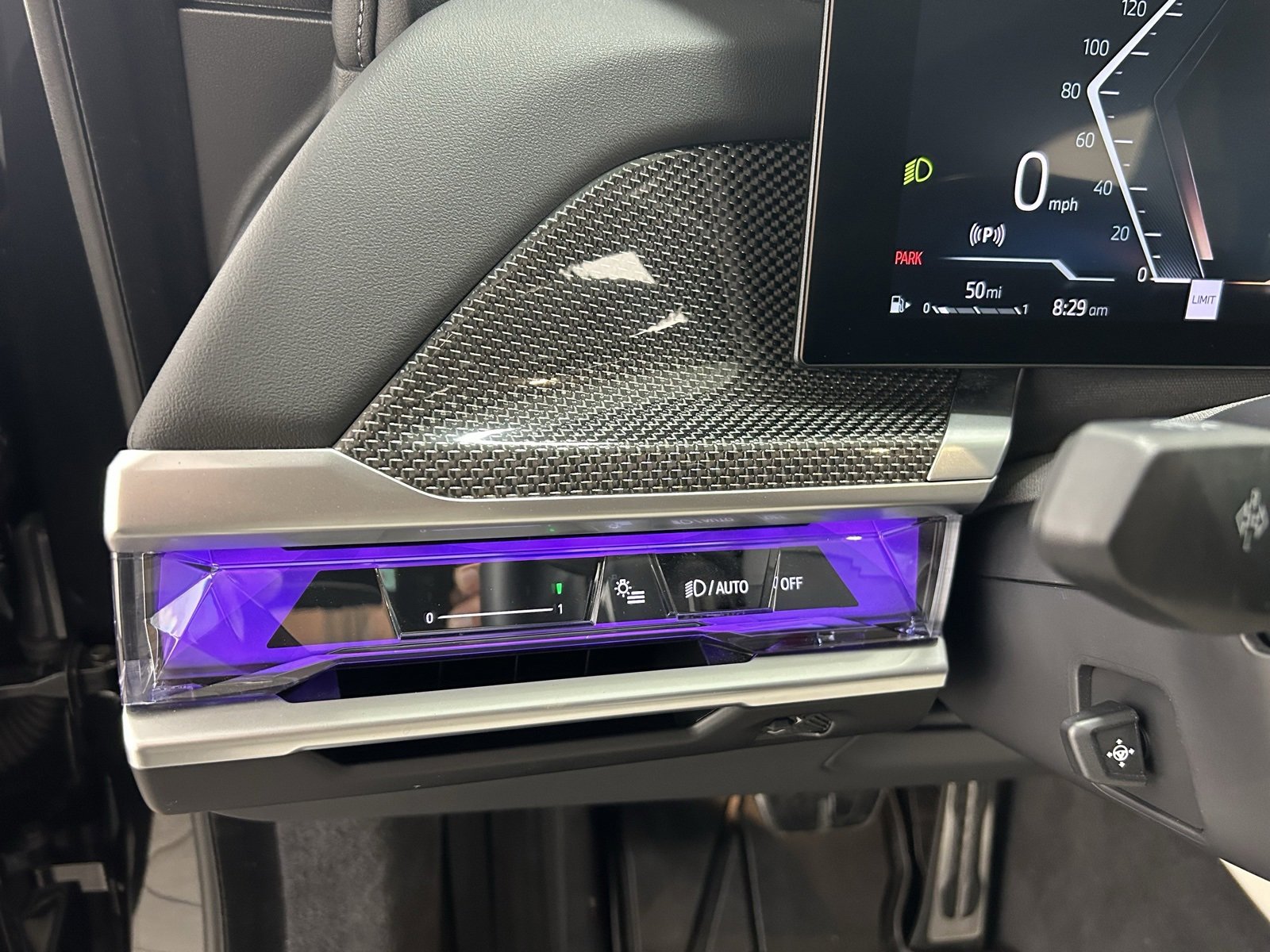 Used 2025 BMW 760i xDrive w/ Premium Package image 25