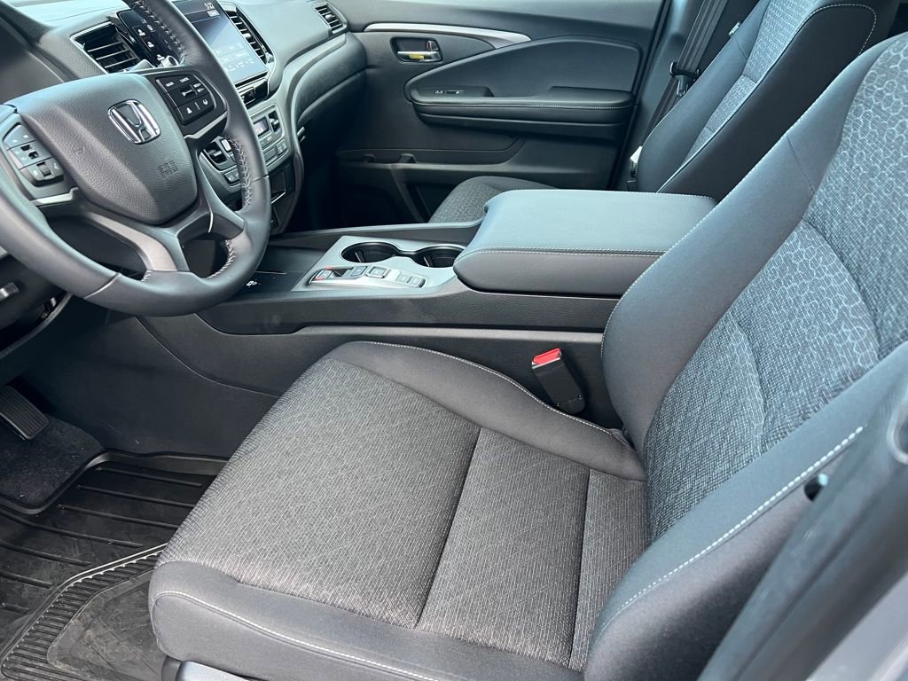 Used 2024 Honda Ridgeline Sport image 9