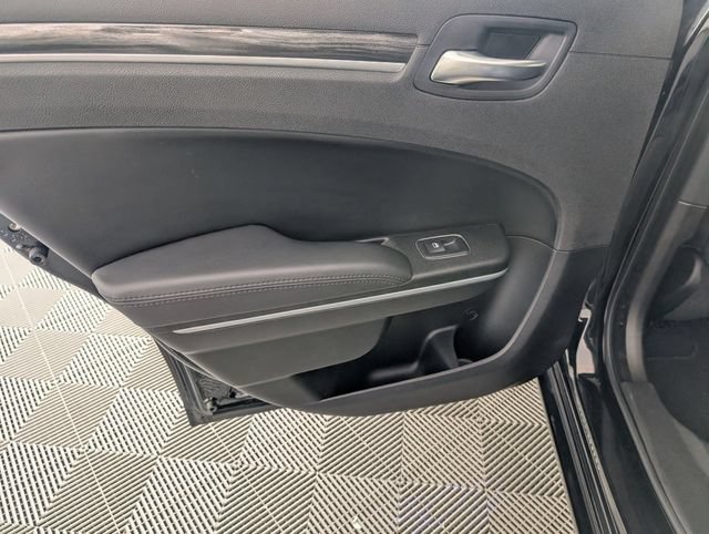 Used 2022 Chrysler 300 Touring w/ Sport Appearance Package RWD image 29