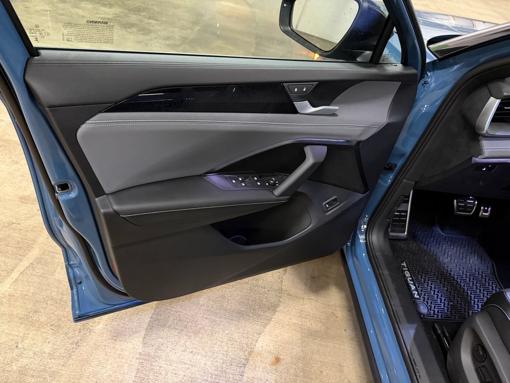 New 2026 Volkswagen Tiguan SE R-Line AWD/4WD image 9