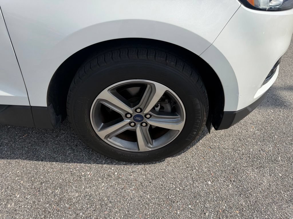 Used 2020 Ford Edge SEL w/ Convenience Package FWD image 4