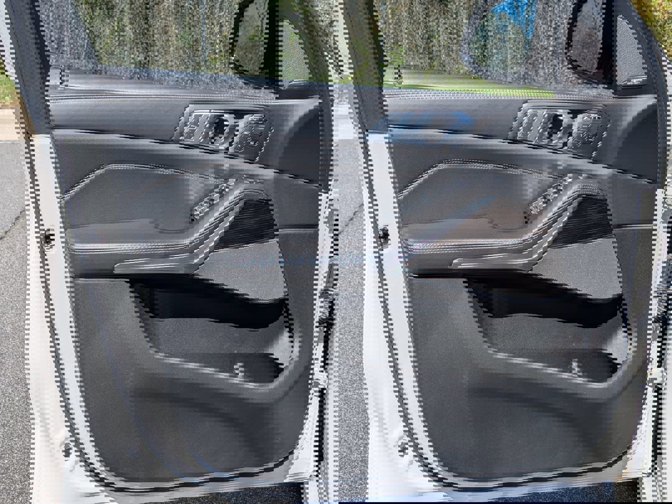 Used 2020 BMW X7 M50i w/ Executive Package image 19