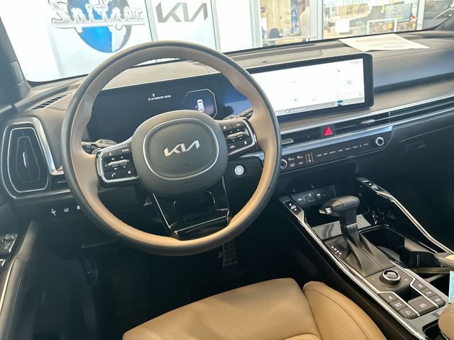 Certified 2025 Kia Sorento SX Prestige w/ Olive Brown Leather Package AWD/4WD image 13