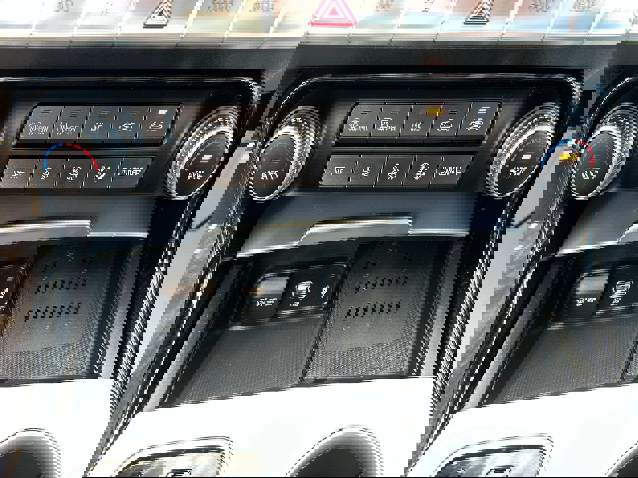 Used 2023 Kia Stinger GT2 image 40