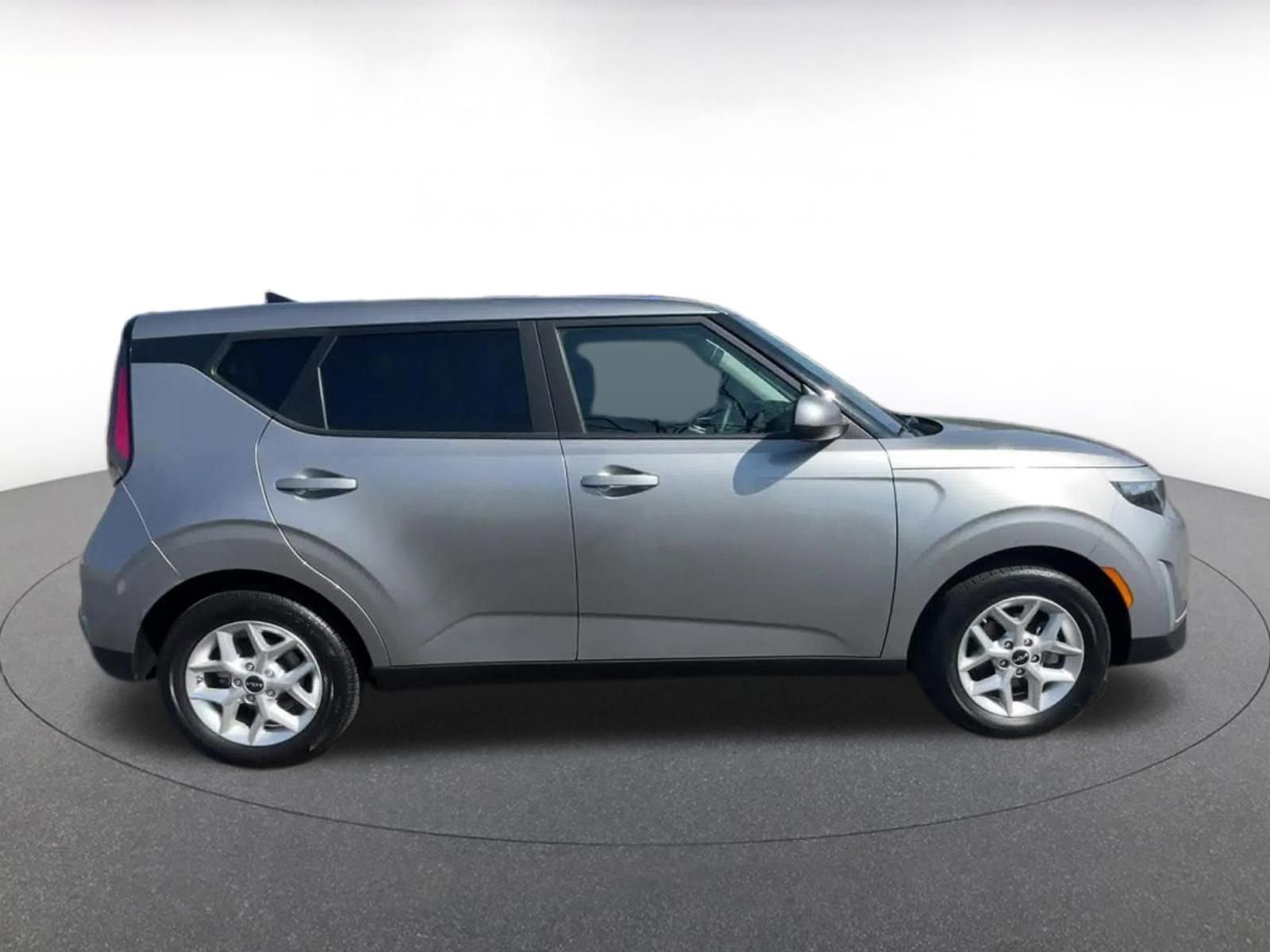 Used 2025 Kia Soul LX w/ LX Technology Package image 16