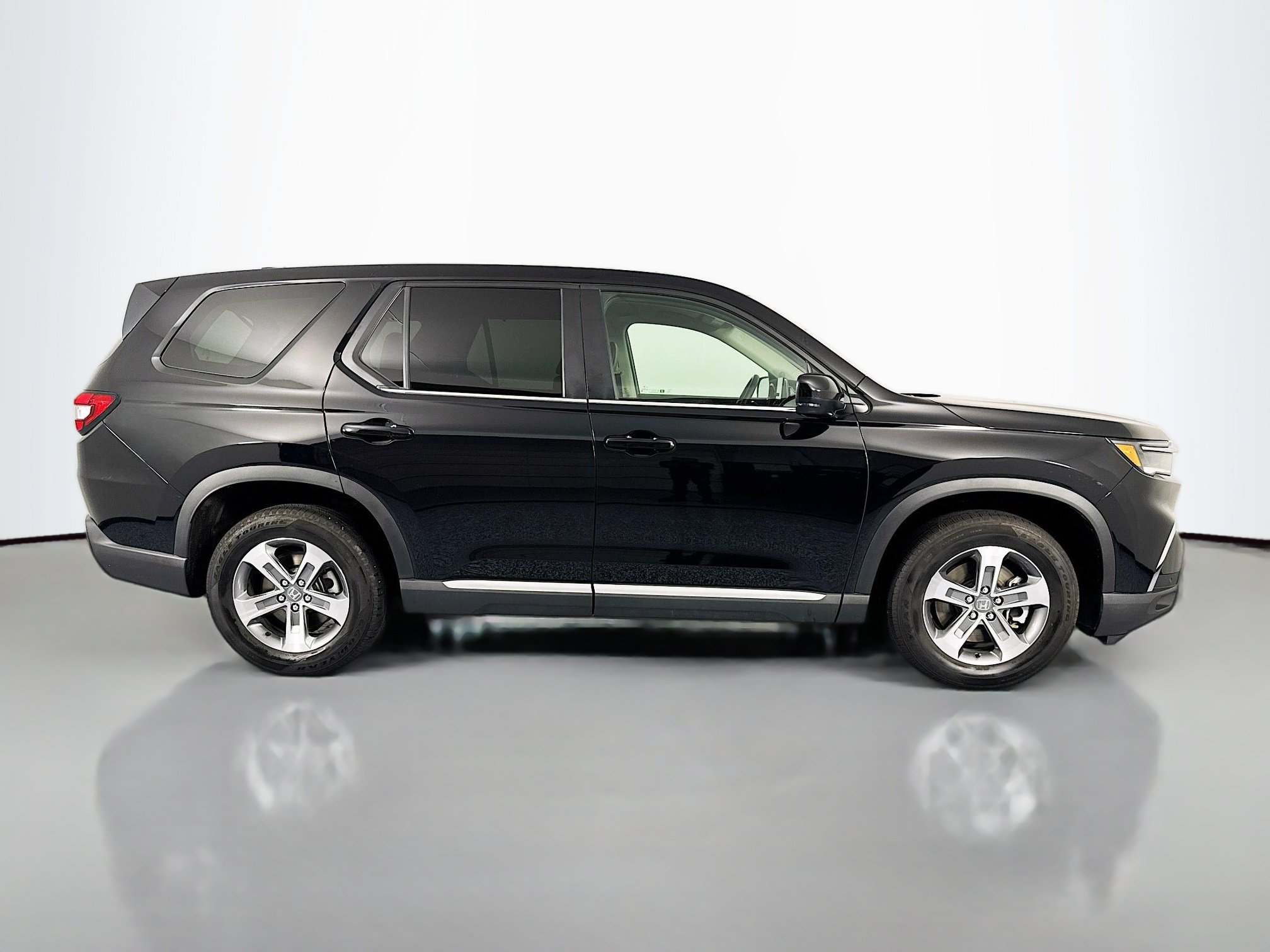 Certified 2025 Honda Pilot EX-L image 4
