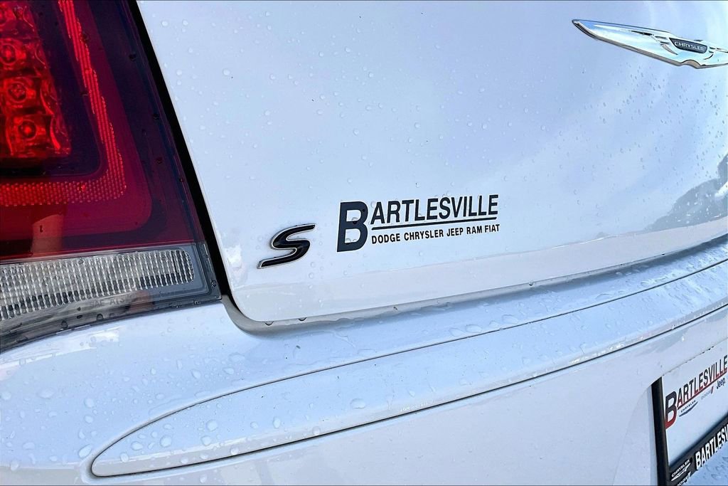 Used 2017 Chrysler 300 S AWD/4WD image 11