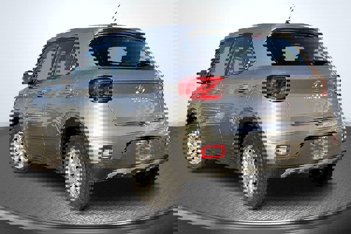 Used 2024 Hyundai Venue SE image 2