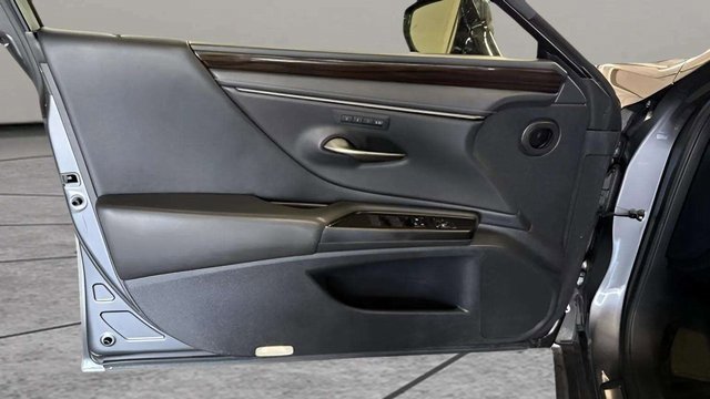 Used 2019 Lexus ES 300h image 28