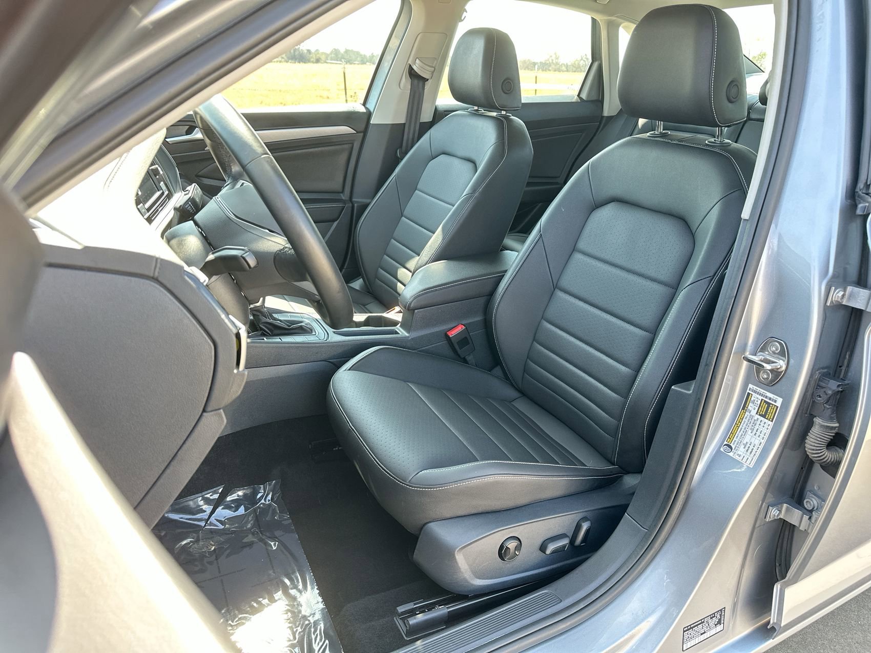 Used 2024 Volkswagen Jetta SE FWD image 11